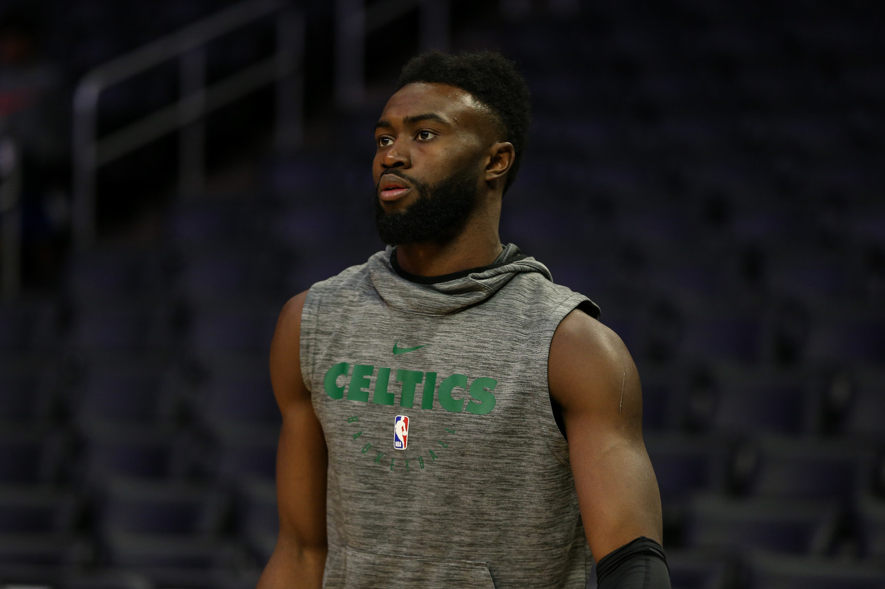 意甲最新积分战报 又是1球小胜！AC米兰3连胜 超国米那不勒登顶（意甲积分新态势：AC米兰再以一球险胜取三连胜，力压国米与那不勒斯登顶）