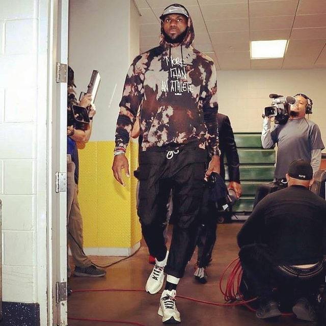 戴维对乌迪内斯的进球被吹越位，但VAR划线似乎存在问题（戴维战乌迪内斯进球被判越位，VAR画线引争议）