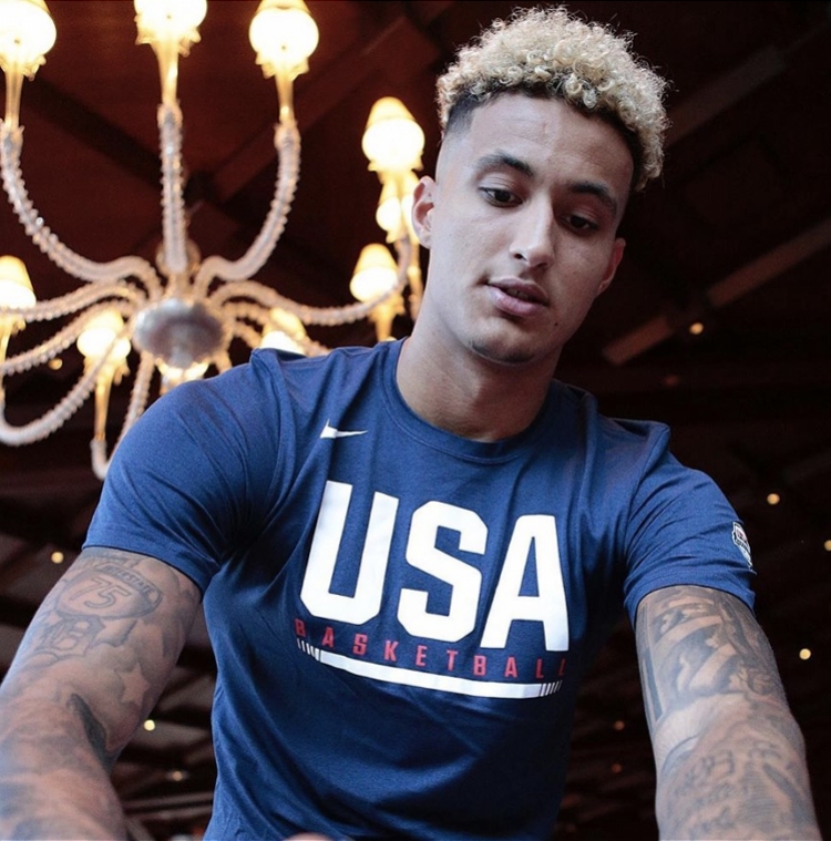 祖巴茨扣篮，激情四溢的空（祖巴茨暴扣，瞬间点燃全场）