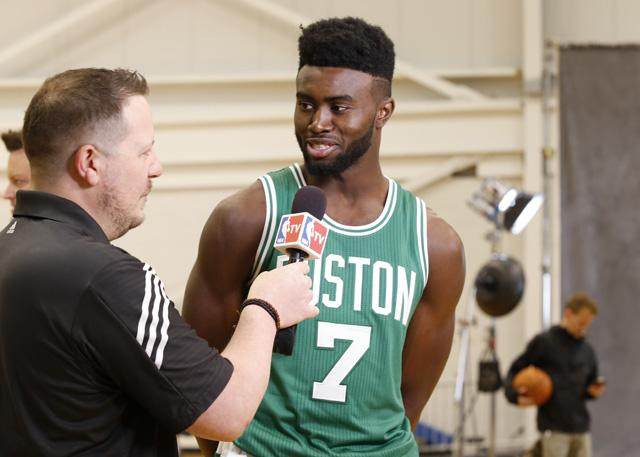 英超战报：西蒙斯传射，里沙利松破门，热刺2-0布伦特福德（英超快讯：西蒙斯一传一射，里沙利松建功，热刺2比0击退布伦特福德）