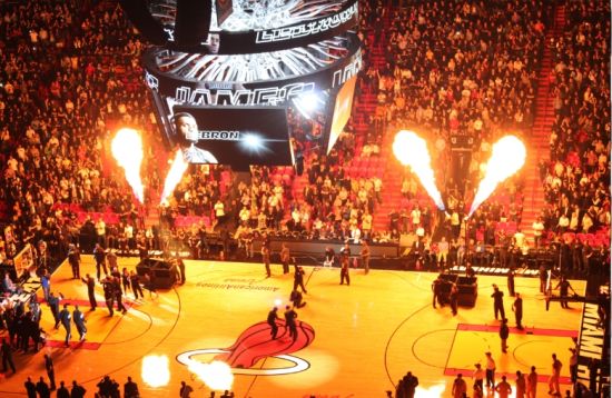 梅西球迷庆祝三周年，期待世界杯新梗（梅西球迷三周年同庆，盼世界杯再出新梗）