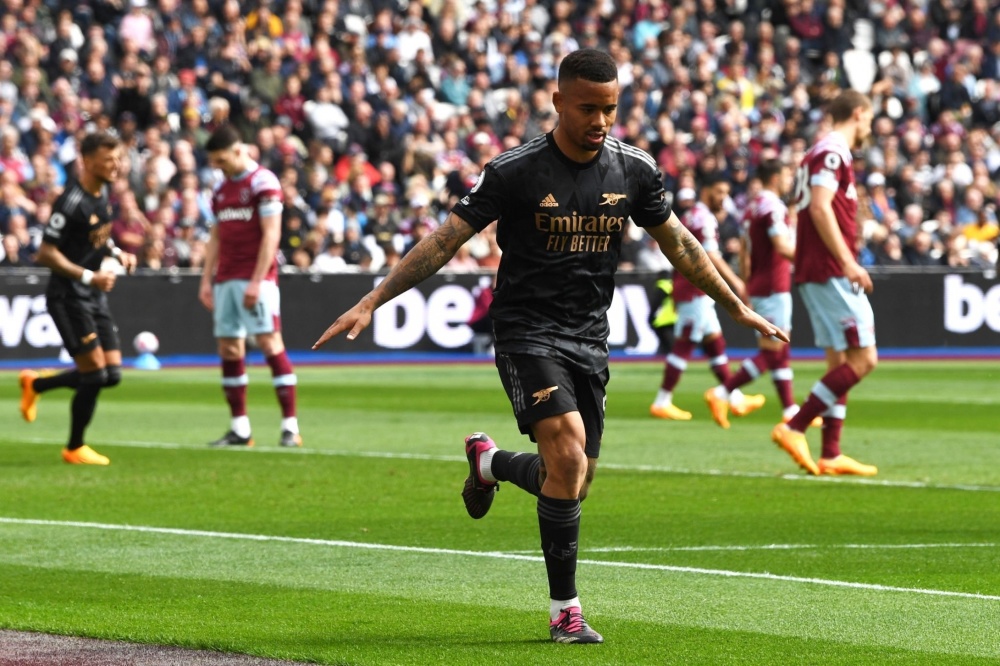 伦敦奥运马术冠军与爱马同日安乐死：二十载相伴书写辉煌传奇（伦敦奥运马术冠军与爱驹同日安乐死：二十年相伴铸就荣光）