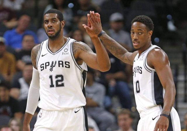 金彭贝谈登贝莱荣膺金球奖：看到他在台上落泪，我真的很感动（金彭贝谈登贝莱加冕金球：他在台上落泪的瞬间令我动容）