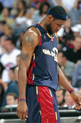 欧冠：巴黎大胜曼联 内马尔建功（欧冠战报：巴黎横扫曼联，内马尔破门）