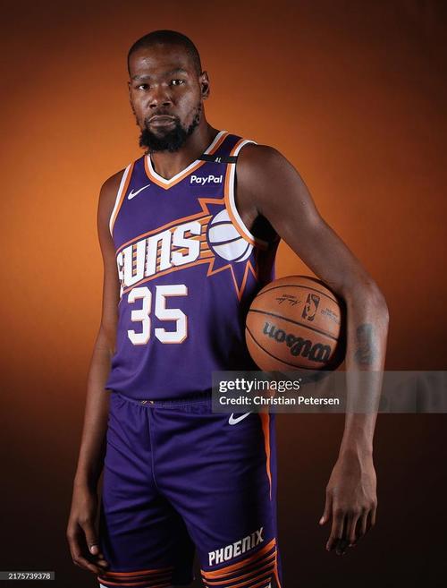 英格拉姆连场拉胯，布伦森18+6+7唐斯22分，尼克斯送猛龙交手9连败（英格拉姆连续低迷，布伦森18+6+7、唐斯22分，尼克斯再送猛龙交手9连败）