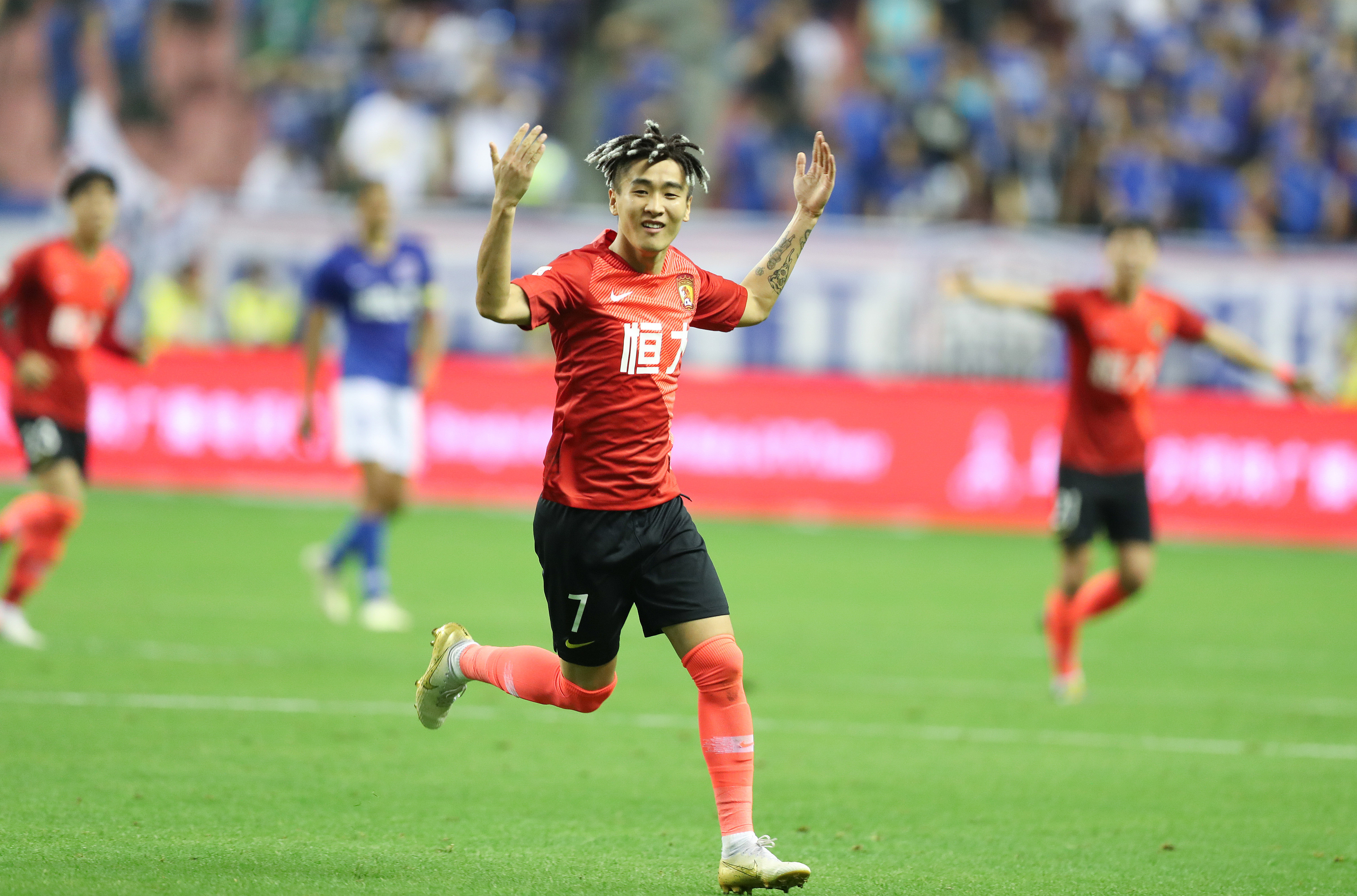 自称海牛翻译的用户：海牛不欠兰克尔-泽工资，还给他预支钱（自称海牛翻译者：海牛未拖欠兰克尔-泽薪资，且已预支款项）