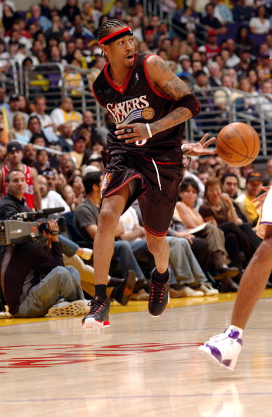 不太乐观？美记：萨格斯赛后坐轮椅离开球馆（情况不乐观？美记称萨格斯赛后坐轮椅离开球馆）