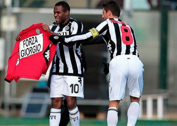 上周末结束的澳超第9轮，受闪电影响，麦克阿瑟vs布里斯班狮吼的比赛推迟开球时间。（澳超第9轮上周末收官：雷电天气致麦克阿瑟战布里斯班狮吼延期开球）